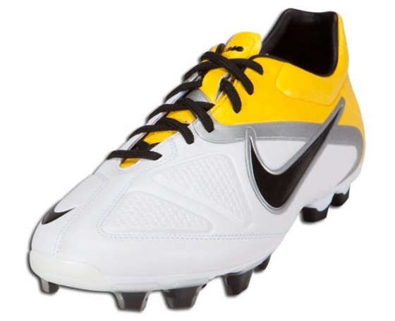 Nike Maestri II Featuring Tour Yellow - Soccer Cleats 101