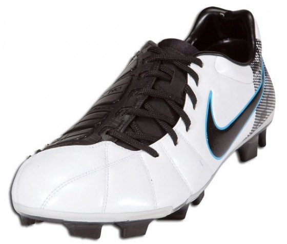 arquitecto Quien cada Nike T90 Laser III in White/Black/Chlorine Blue Released - Soccer Cleats 101