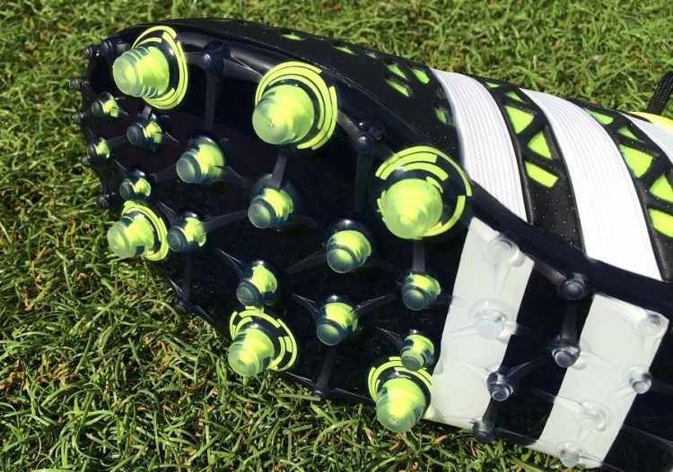 How To Deal With Wearing Soccer Shoes on Hot Artificial Turf! Soccer