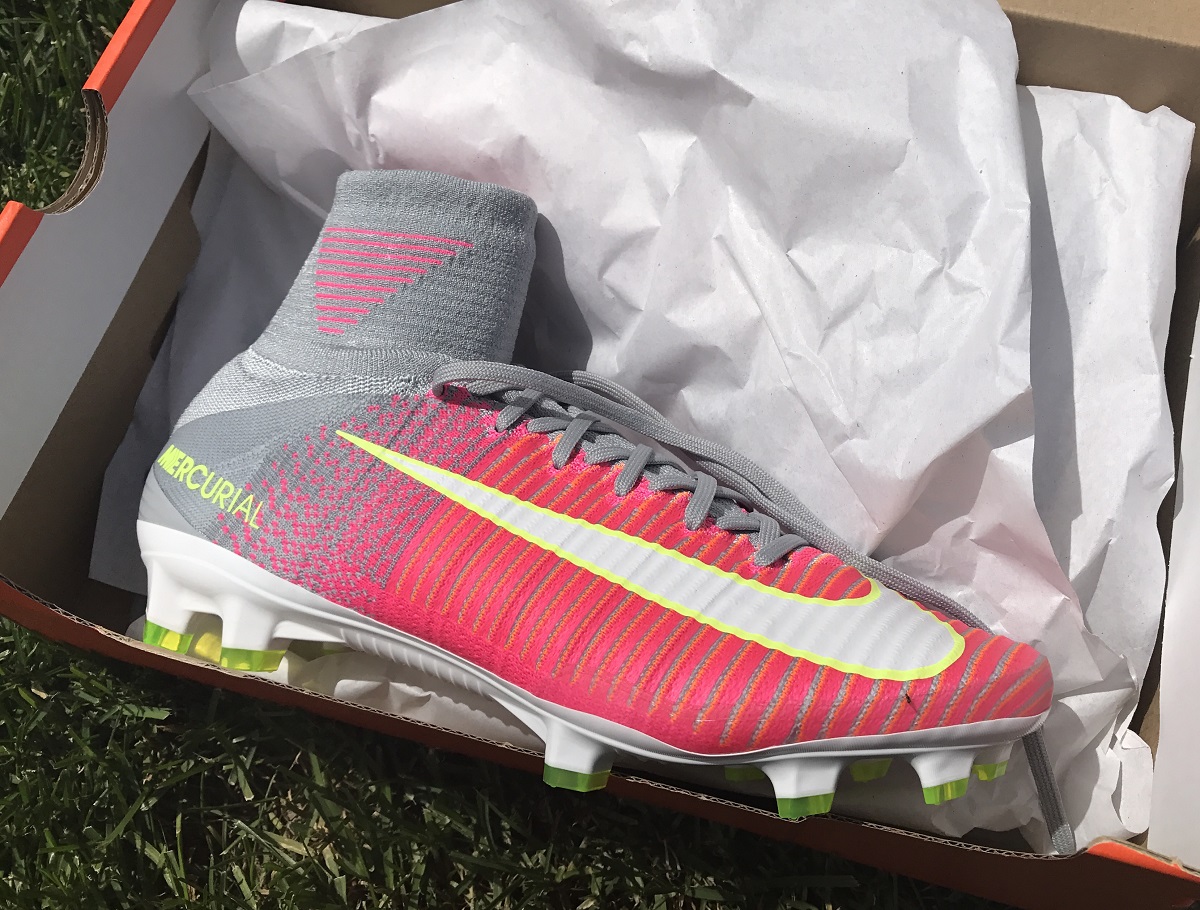 nike structure hyper pink