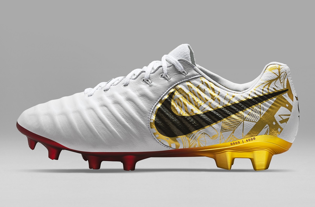wide toe soccer cleats