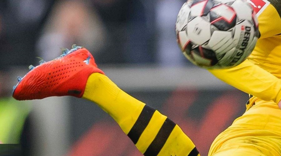 puma laceless football boots