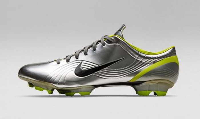 r9 soccer cleats
