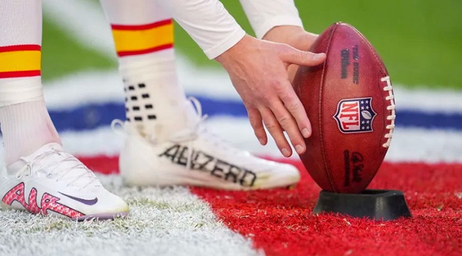 NFL Kickers - What Boots Are They Wearing? - Soccer Cleats 101